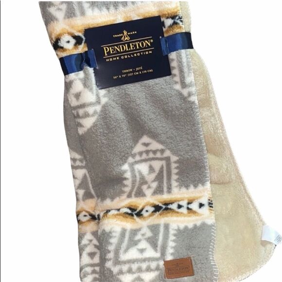 NWT!! Pendleton Crossroads Aztec Sherpa Throw!! - Picture 4 of 11